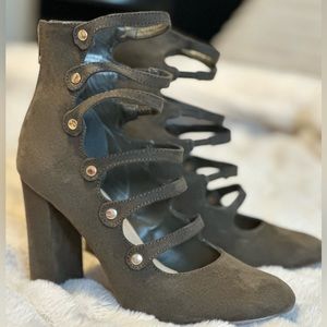 Suede Vivienne Olive Pumps